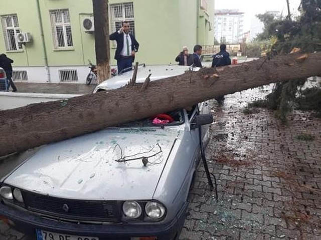 Hassa’da yağmur, fırtına ve Gökkuşağı…