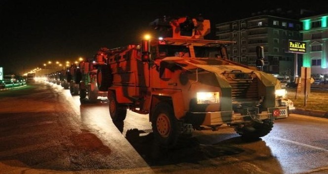 Kırıkhan’da çocuklardan askeri konvoya sevgi seli