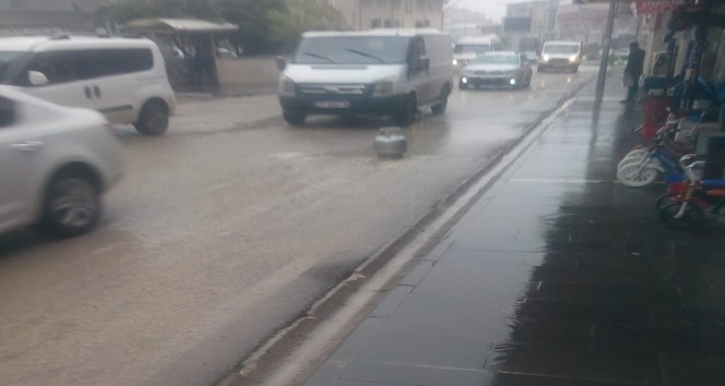 Kırıkhan’da Esnaf Yolun Ortasına Tüp Koydu