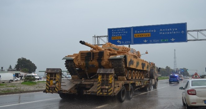 Suriye sınırına askeri sevkiyat sürüyor