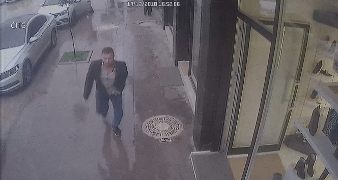 Tekerlekli sandalyeden kalkan dilenci zabıtadan böyle kaçtı