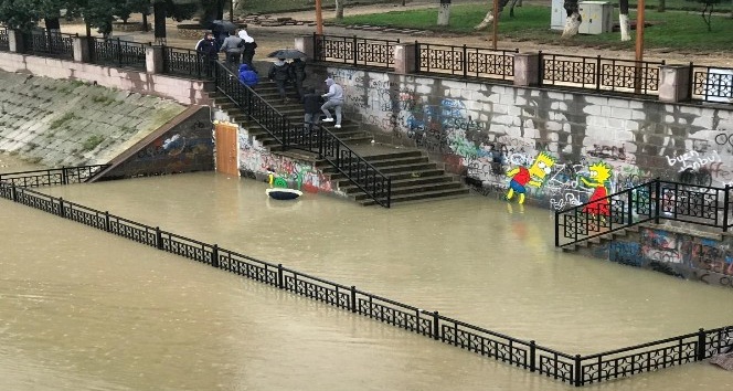 Asi Nehri’nde su seviyesi yükseldi