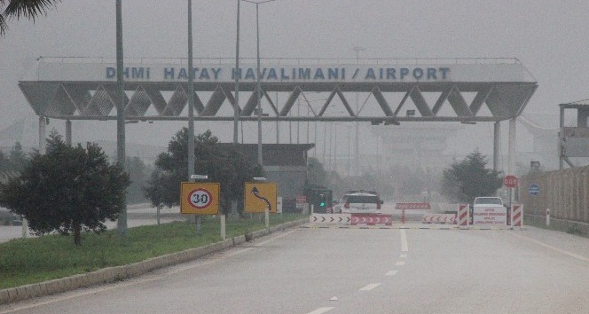 Hatay’da sis uçuş seferlerini durdurdu