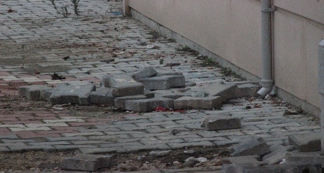 Oyuncağını almak isterken beşinci kattan düştü