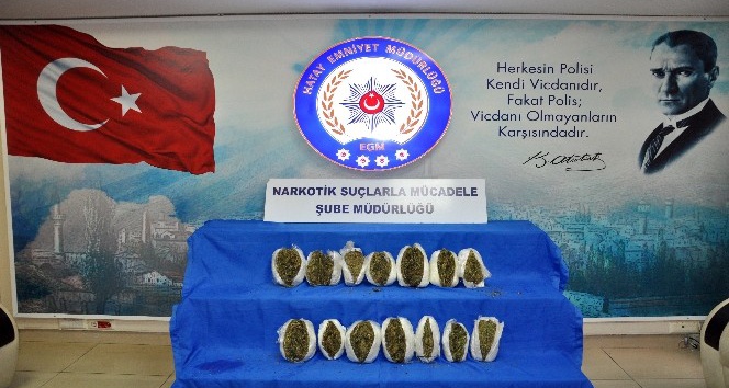 Uyuşturucu satıcıları trafik uygulamalarında yakalandı