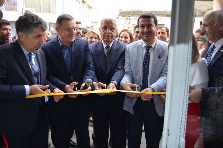 SİYASETÇİLERİ BULUŞTURAN  AÇILIŞ