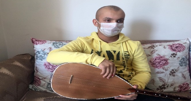 Kanser hastası olan Caner’in son dileği sahnede türkü söylemek