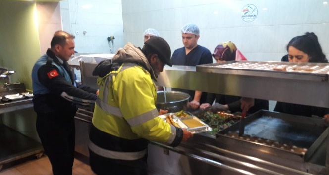 Sokakta kalan yaşlı adama devlet eli uzandı