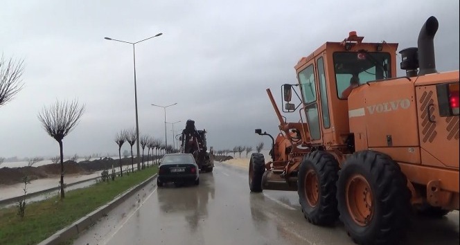 Hatay Havaalanı yolu sular altında