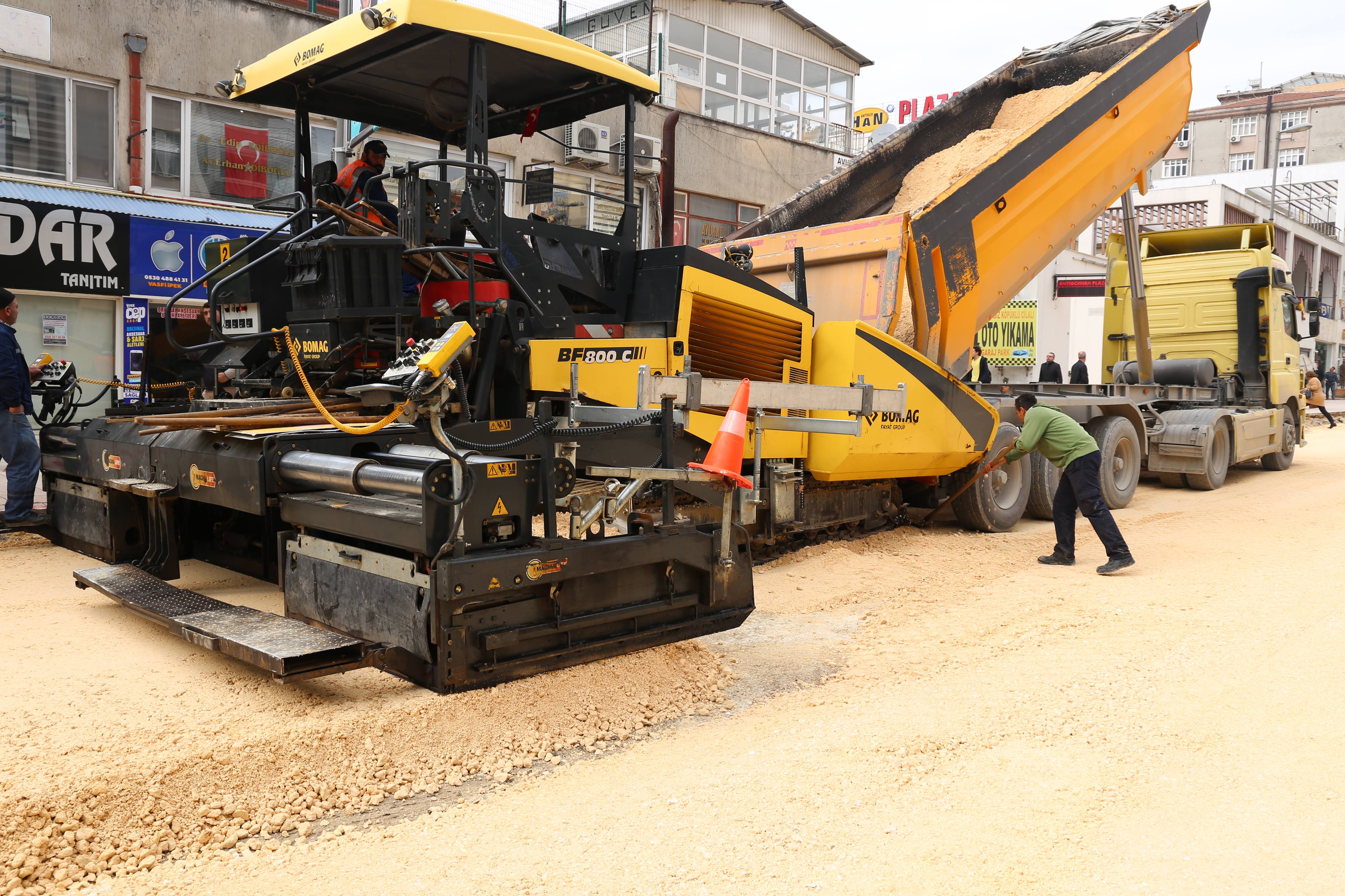 HİZMETLER GECE GÜNDÜZ SÜRÜYOR