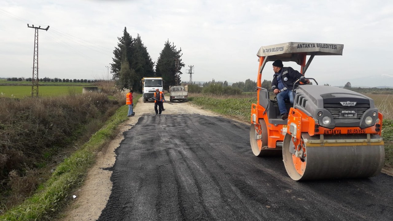 DEMİRKÖPRÜ VE AVSUYU MAHALLELERİ ARASINDA  ASFALT YAMA ÇALIŞMALARI