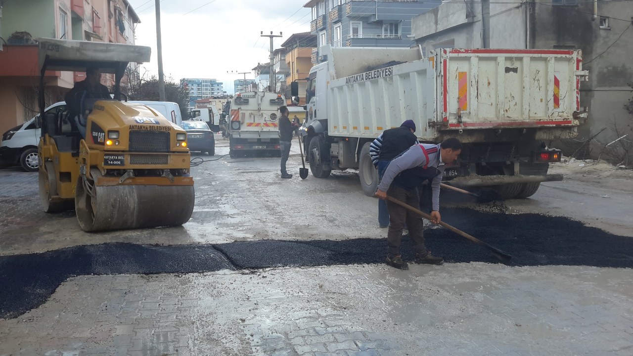 ŞEHİR GENELİNDE ASFALT YAMA ÇALIŞMALARI DEVAM EDİYOR