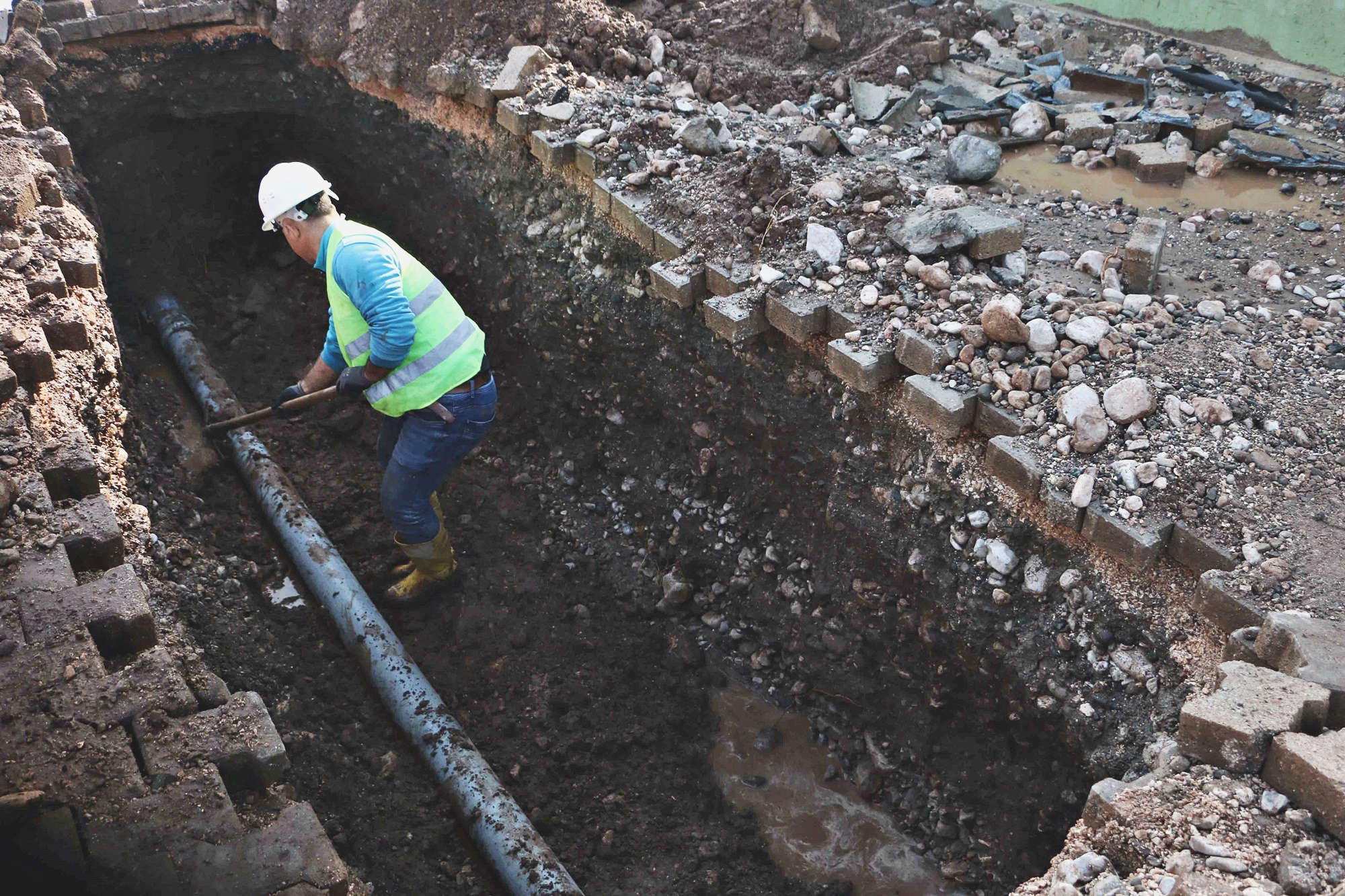 ESKİ HATLARDA YENİLEME SÜRÜYOR, ALTYAPI DÜZENİ SAĞLANIYOR