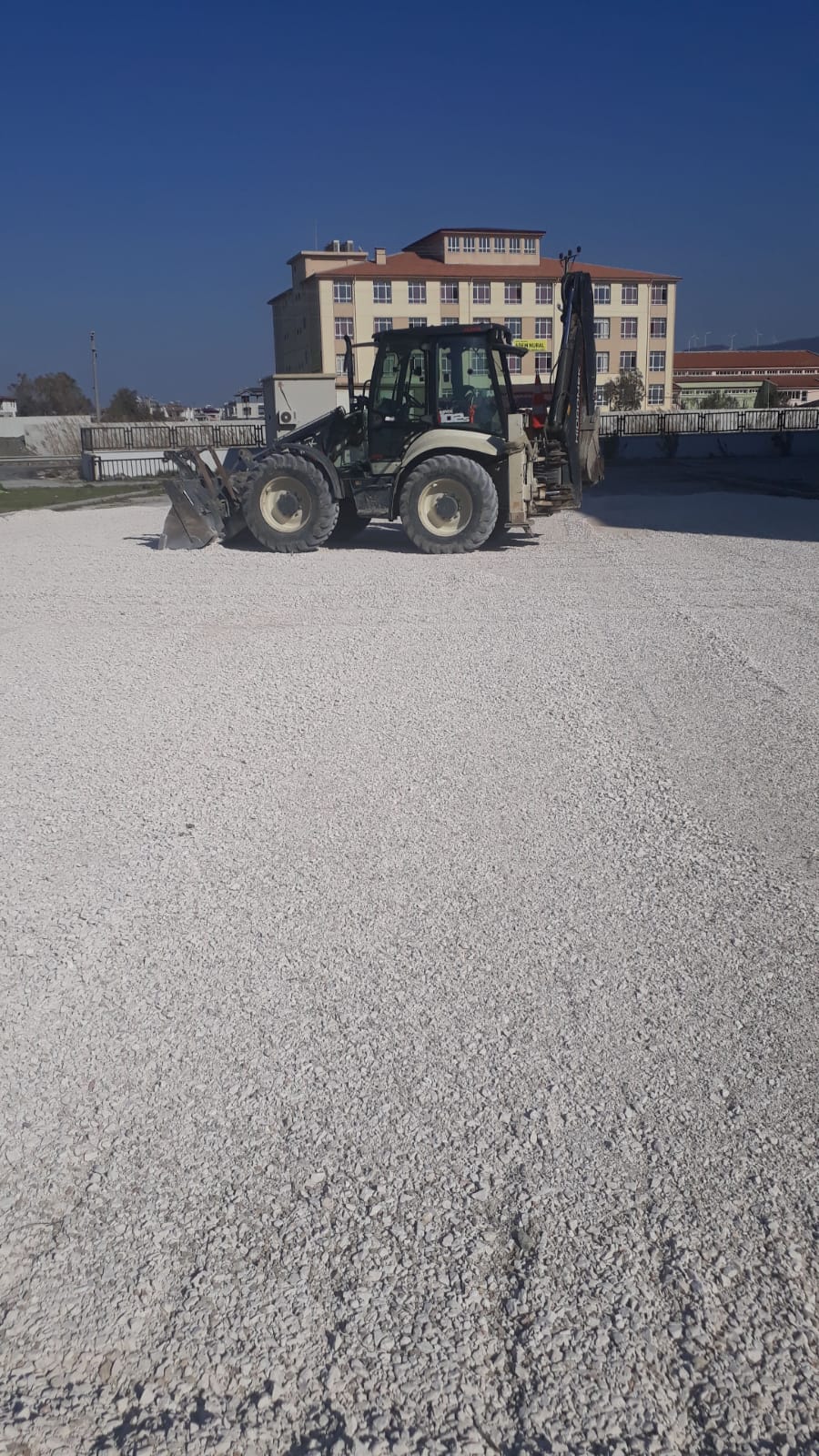 FEN İŞLERİ EKİPLERİ TARAFINDAN SAMANDAĞ’A MODERN YOLLAR KAZANDIRILIYOR