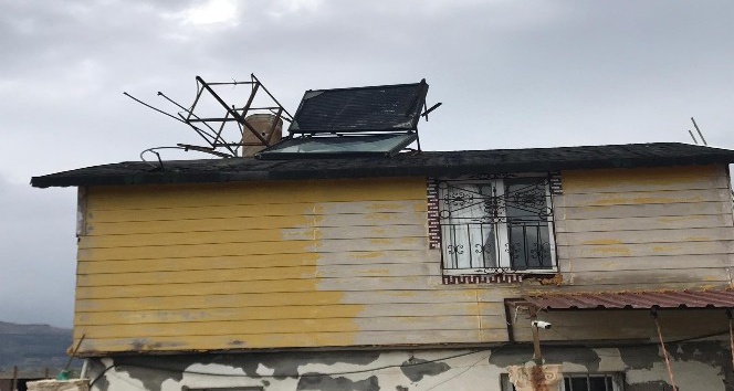 Şiddetli fırtına Hatay’da hayatı olumsuz etkiliyor