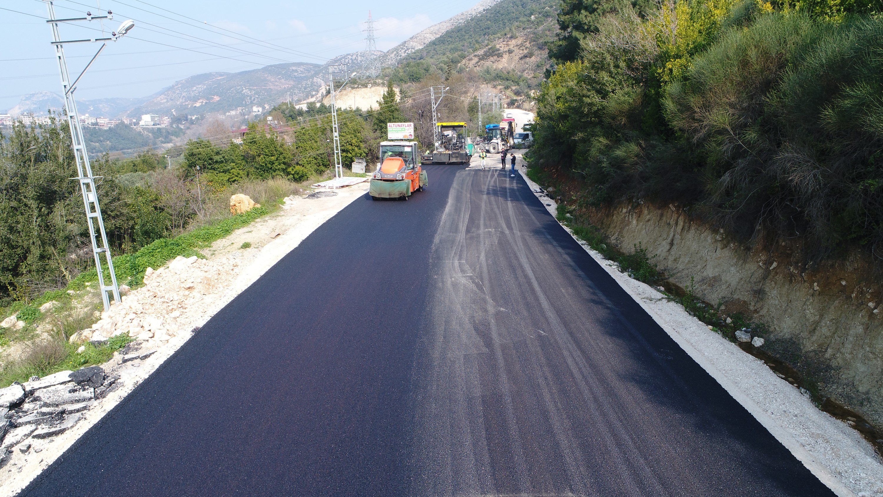 DEFNE’DE ASFALT ÇALIŞMALARI DEVAM EDİYOR