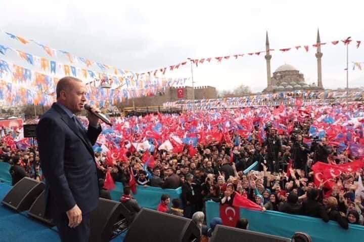 Erdoğan’dan Mansur Yavaş’a: “Parti ambleminden korkan aday olur mu?”