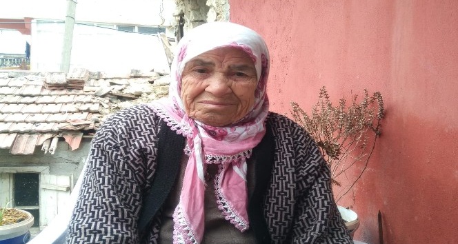 Evi yanan Havva ninenin gözyaşları