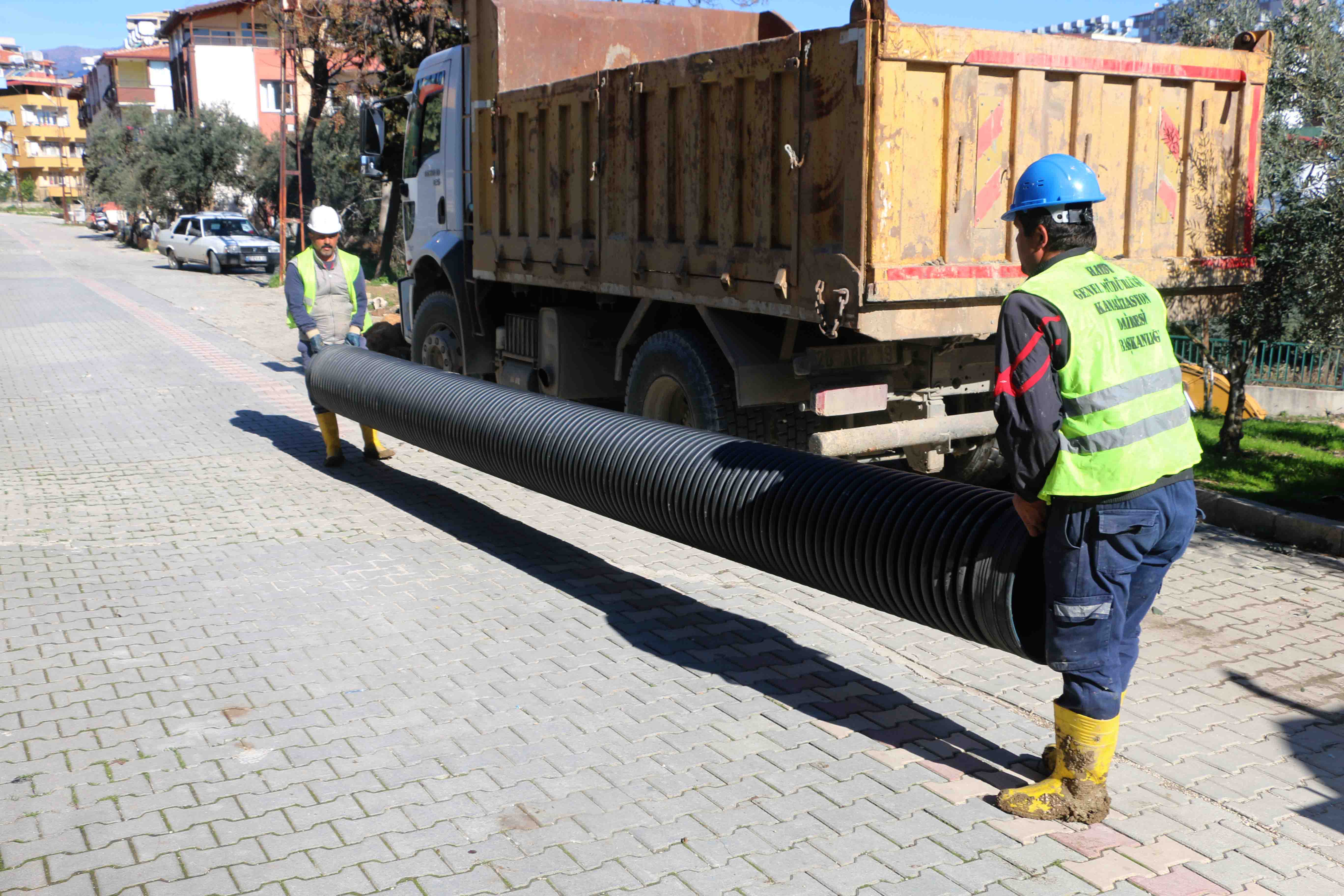 ÇÖKEN KANALİZASYON HATTINA MÜDAHALE EDİLDİ