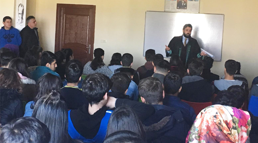 ÖĞRENCİLER KARİYER SAHİPLERİYLE BİR ARAYA GELİYORLAR