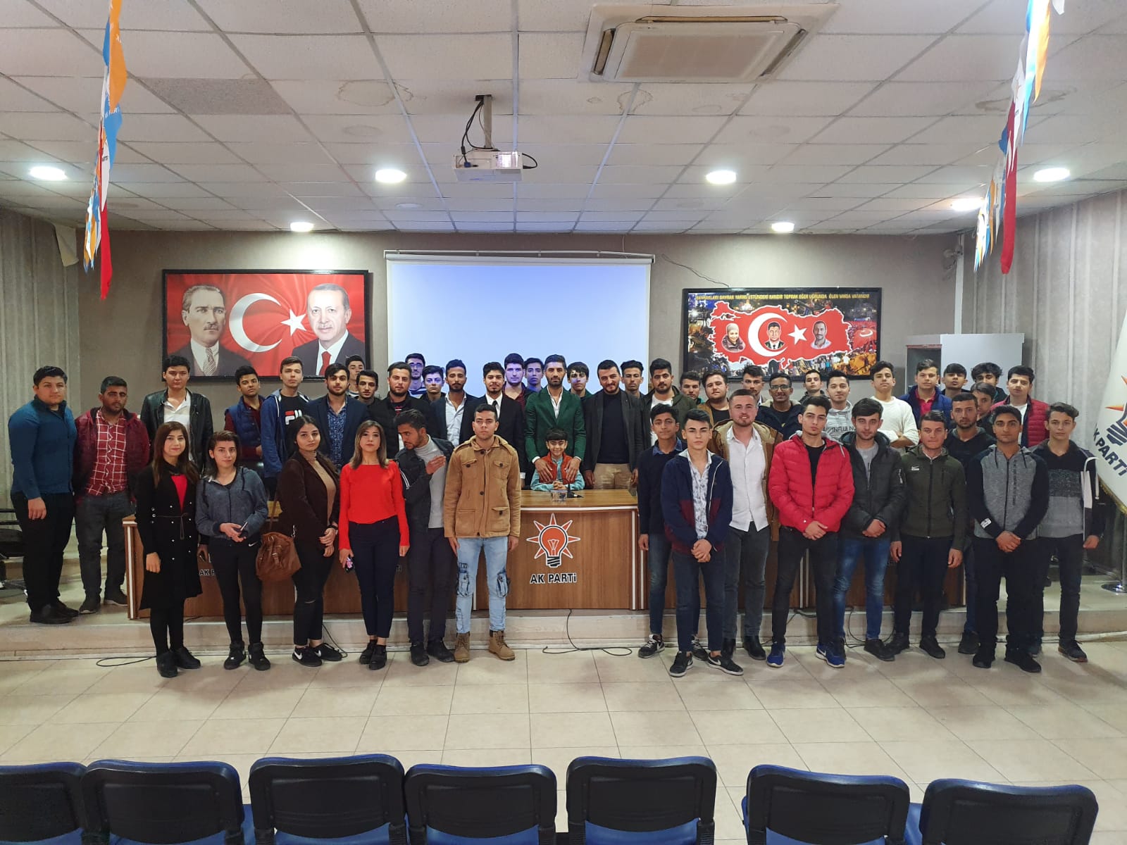 KIRIKHAN AK PARTİ’DE GENÇLİK BULUŞMASI