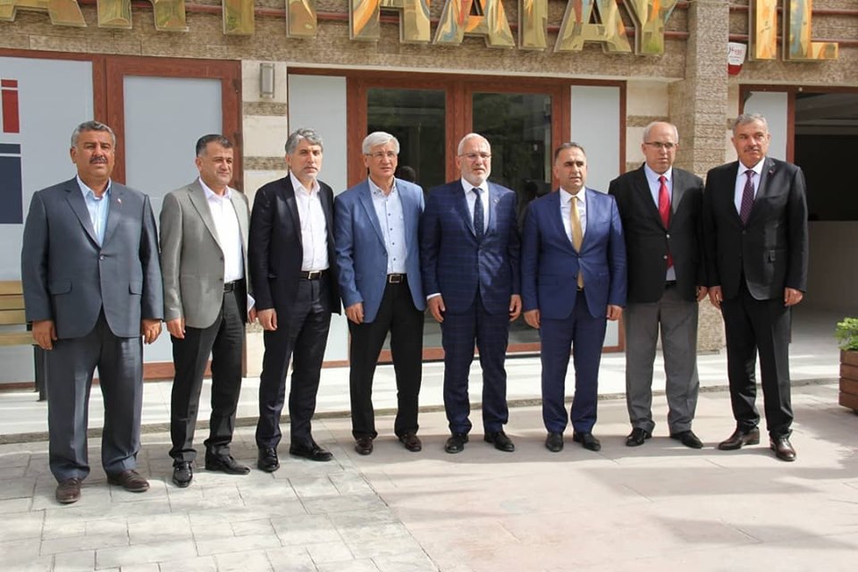 AK PARTİ İLÇE BELEDİYE BAŞKANLARINDAN YELOĞLU’NA ZİYARET