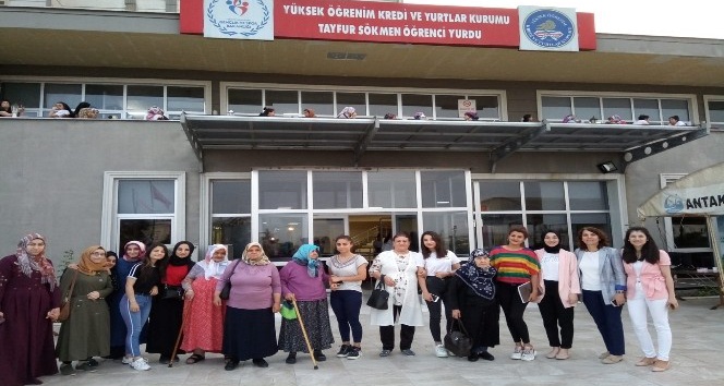 KYK’lı öğrenciler Hatay’da gönül bağı kuruyor