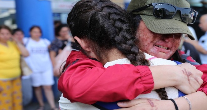 Yeni yüzü için gözyaşları içinde yola çıktı