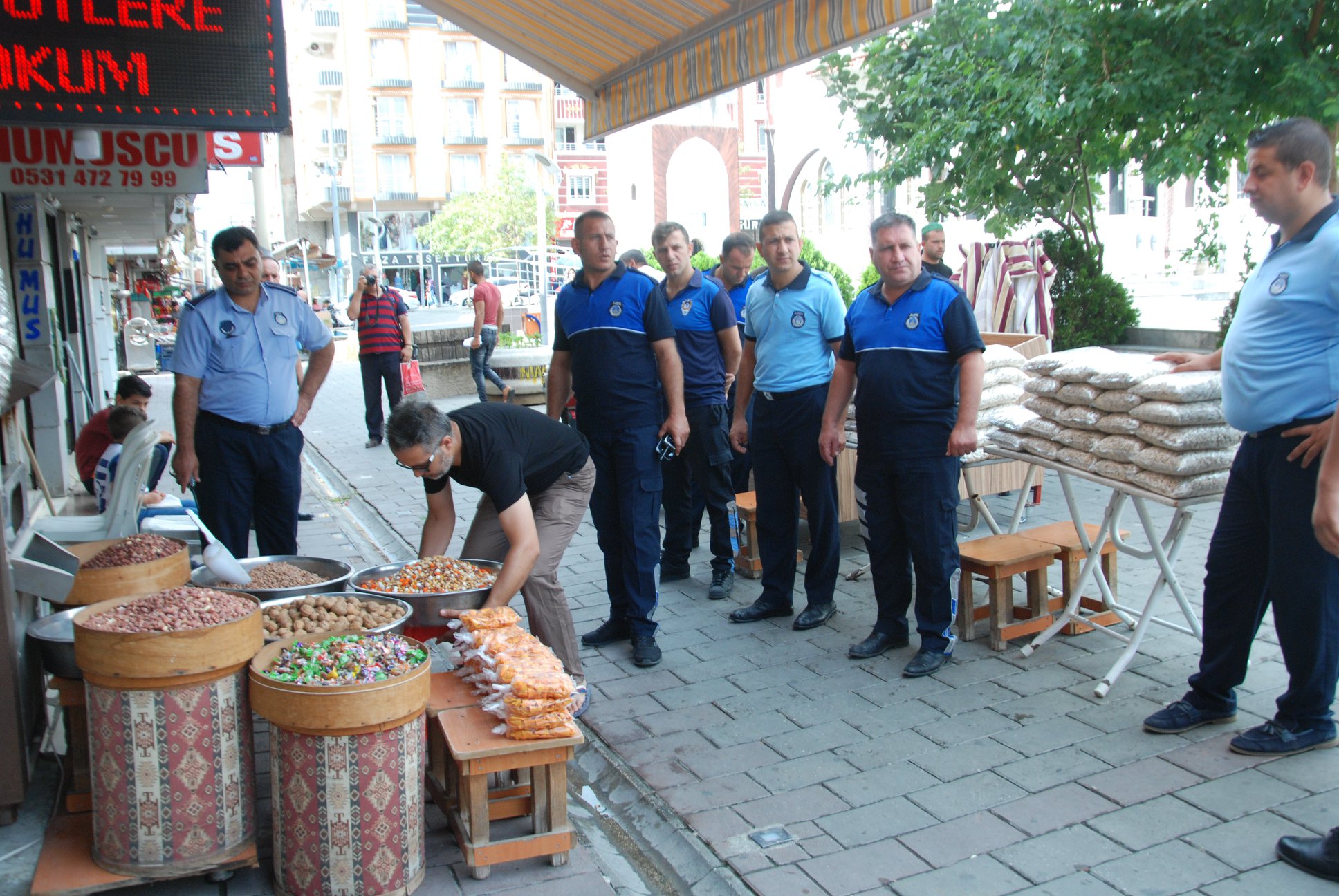 Kırıkhan Zabıtasından kaldırım işgali denetimi