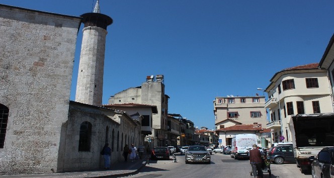 Dünyanın ilk aydınlatılan caddesi araç trafiğine kapatılıyor