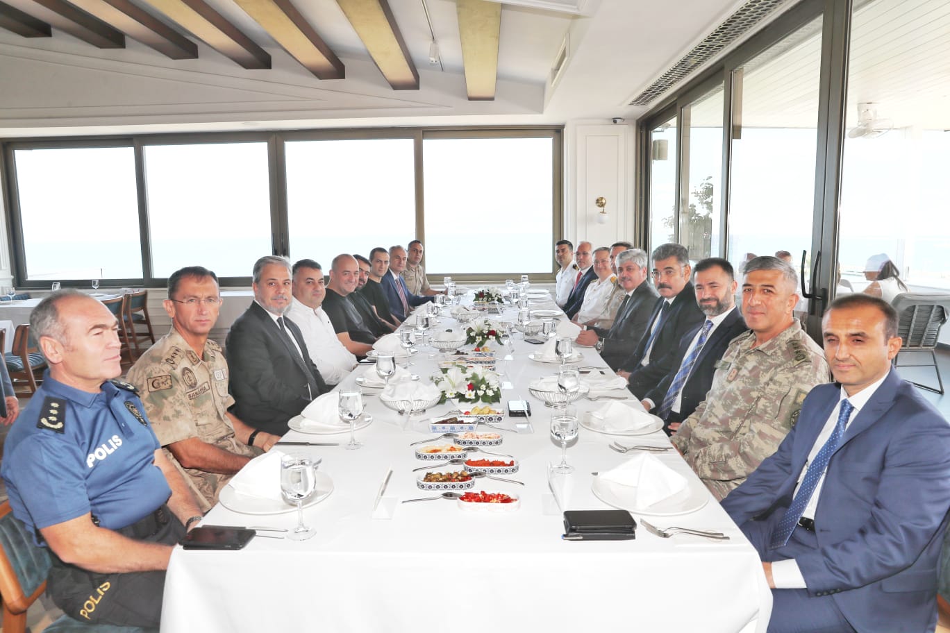 Vali Doğan’dan İl Emniyet Müdürü Karabörk’e Veda Yemeği