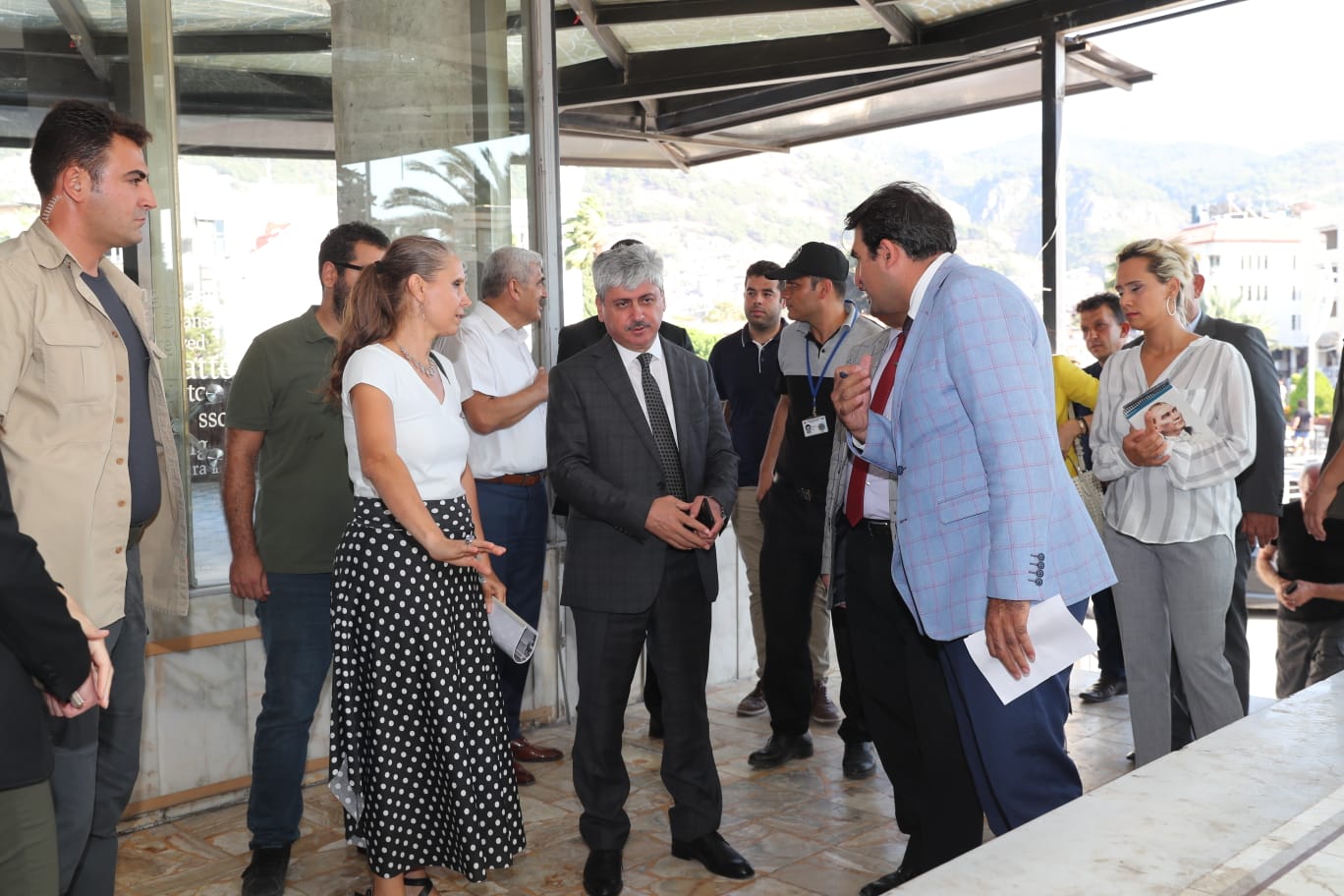 Vali Doğan Meclis Binasını İnceledi