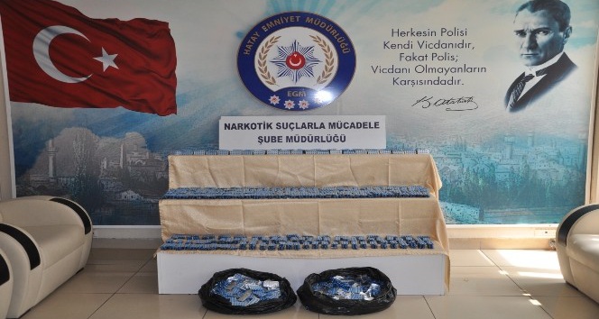 Otomobilden 49 bin 730 adet hap çıktı