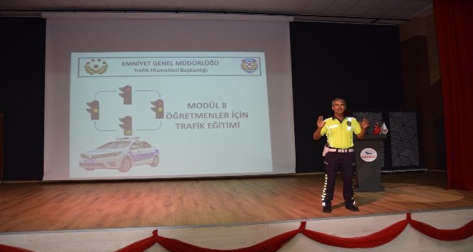 Öğretmenlere trafik eğitimi verildi