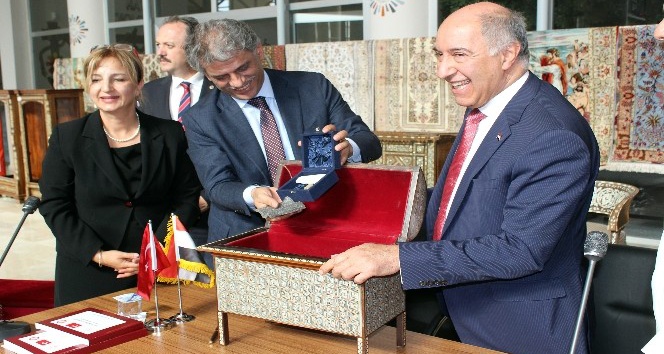 Hatay’da yakalanan tarihi eserler Irak’a teslim edildi