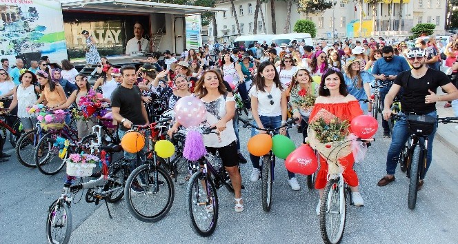 Kadınlar, sağlıklı yaşam için pedal çevirdi