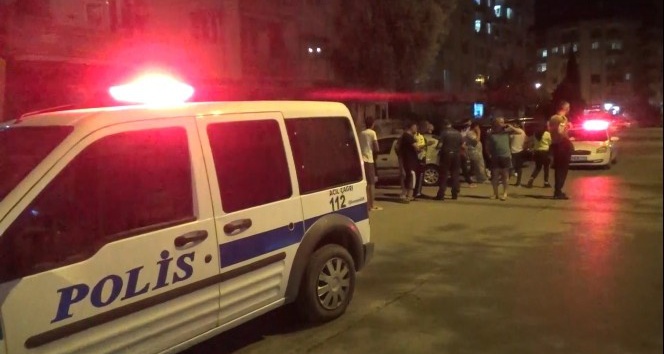 Hatay’da motosiklet ağaca çarptı: 2 yaralı