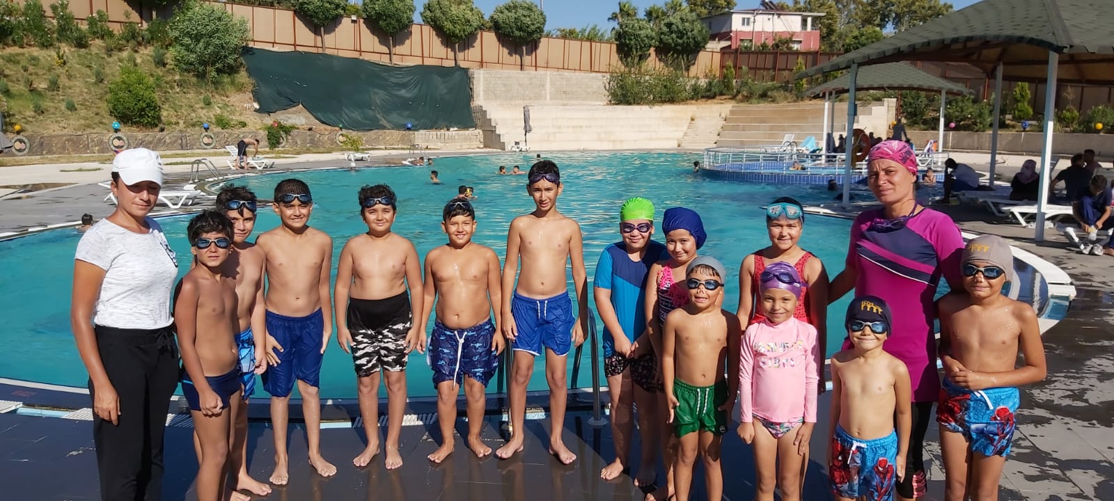 KIRIKHAN’DA YÜZLERCE ÇOCUĞA YÜZME KURSU VERİLDİ