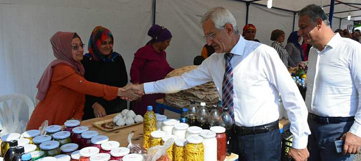 Arsuz’da ‘Yöresel Ürünler Kadın Eli Semt Pazarı’