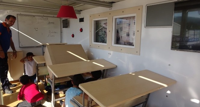 Simülasyon tırında deprem eğitimi