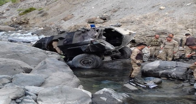 Hatay’da askeri araç devrildi: 2 şehit, 5 yaralı