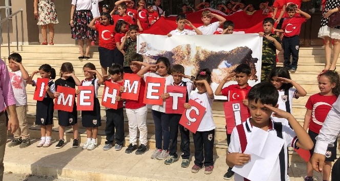 Hatay’da öğrenciler Mehmetçiğe selamla mektup gönderdi