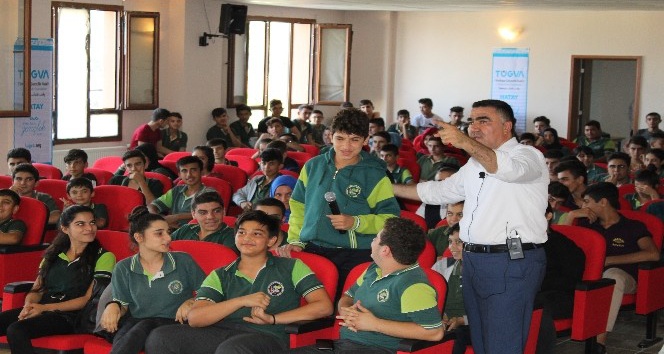 Aydın: “Siz bütün dünyanın gözünü diktiği bir ülkenin geleceğisiniz”