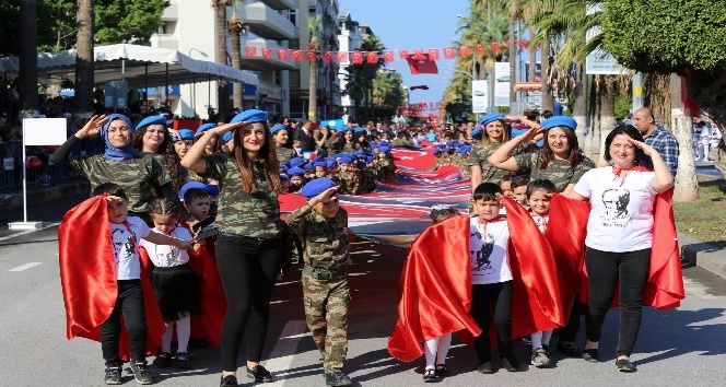 Minikler 150 metrelik bayrak açtı