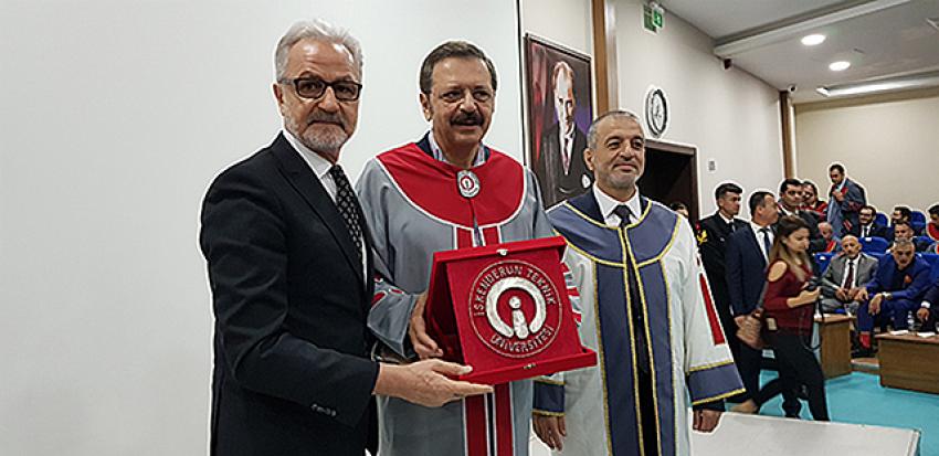 hasarcikliogluna-fahri-doktora1_1582381854d9fbb83692