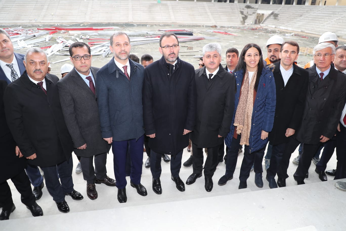 Bakan Kasapoğlu, Hatay Stadı’nda incelemelerde bulundu