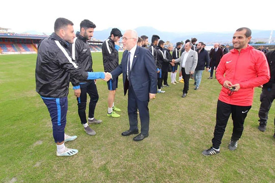 GELECEĞE IŞIK SAÇAN DİREKTÖR