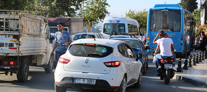 HATAY'DA TRAFİĞE KAYITLI ARAÇ SAYISI AÇIKLANDI HATAY TRAFİĞİNE 7 BİN 194 ARAÇ DAHA EKLENDİ