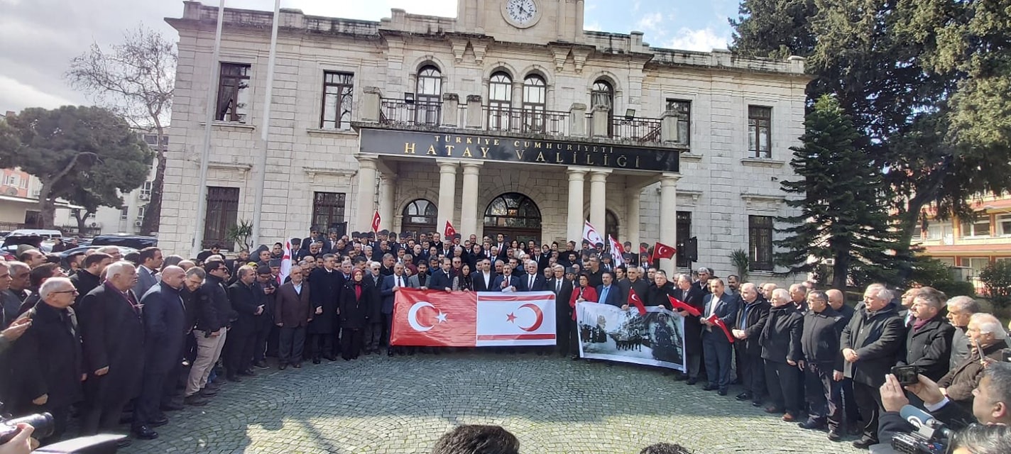 HATAY’IN SEÇİLMİŞ TEMSİLCİLERİ K.K.T.C CUMHURBAŞKANINA ORTAK KINAMA AÇIKLAMASI YAPTI