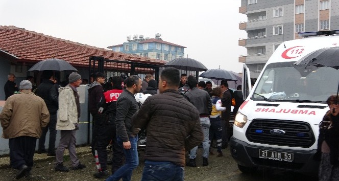 Eşini ve annesini öldürüp intihar etti